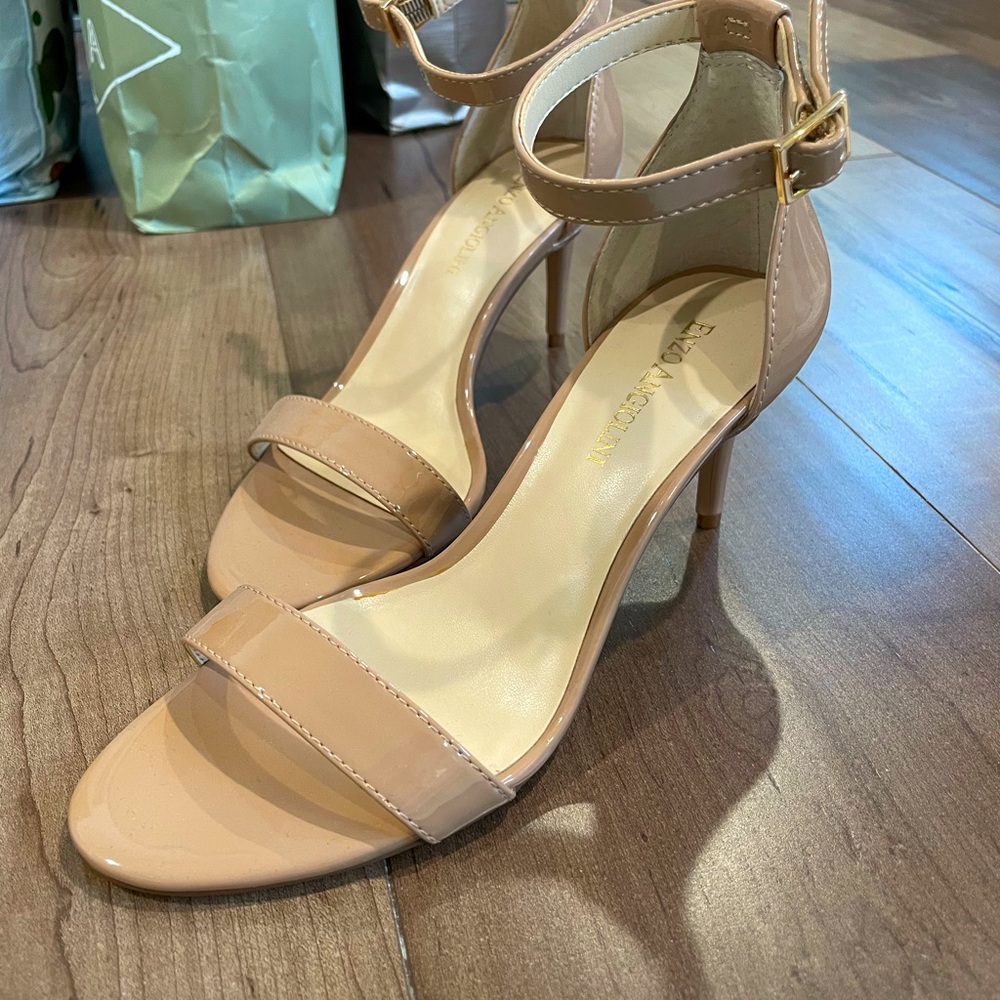 Beautiful and chic sandals 👡😘💕